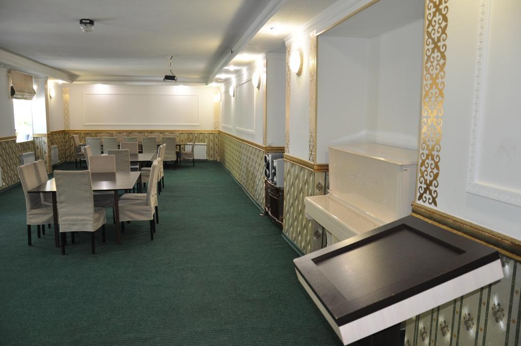 Astina Hotel Akmola Esterno foto